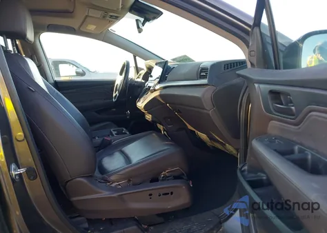 2018 Honda Odyssey Touring z USA, uszkodzony, nr VIN 5FNRL6H85JB076120